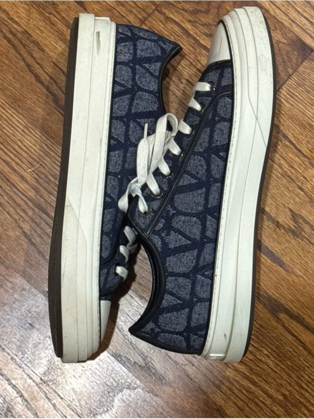 Valentino Garavani Navy and White Low-Top Sneakers SIZE 43.5 10.5US Box Included
